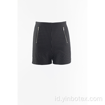 Celana pendek anyaman garis-garis hot pants